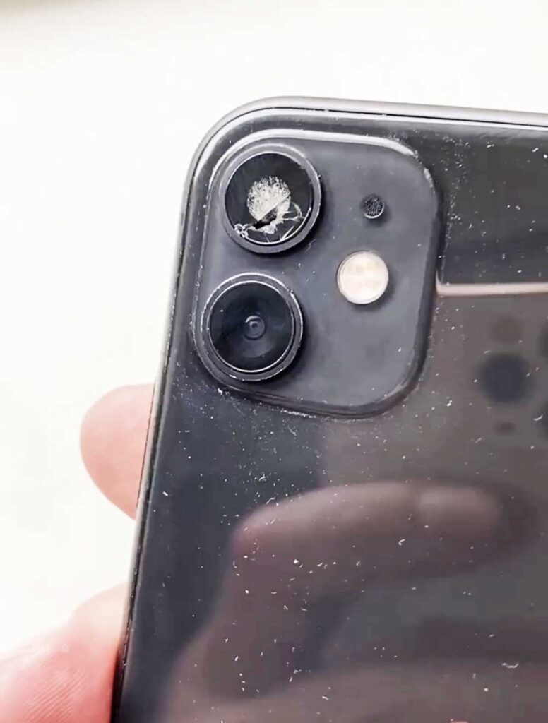 IPhone 11 разбито стекло камеры