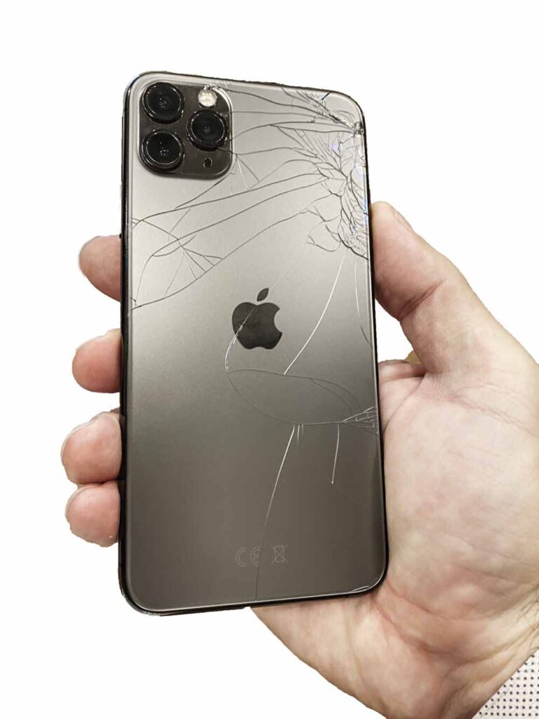 Разбитое стекло IPhone 11 Pro Max