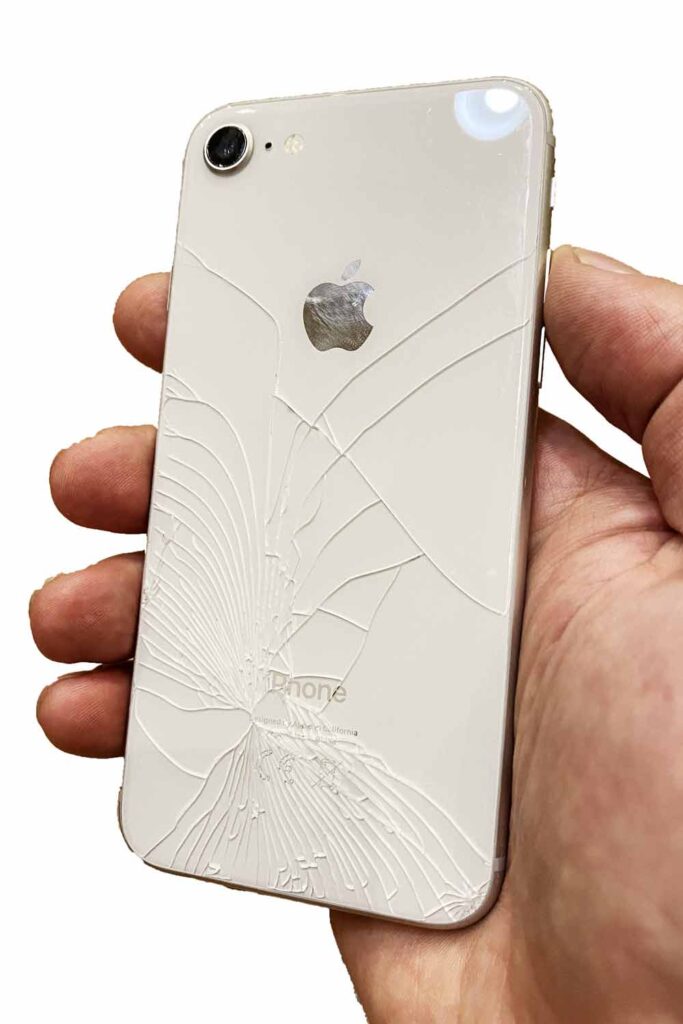 Разбитое заднее стекло IPhone SE 2020