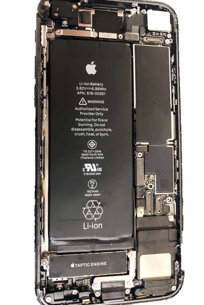 Батарея iPhone внутри корпуса