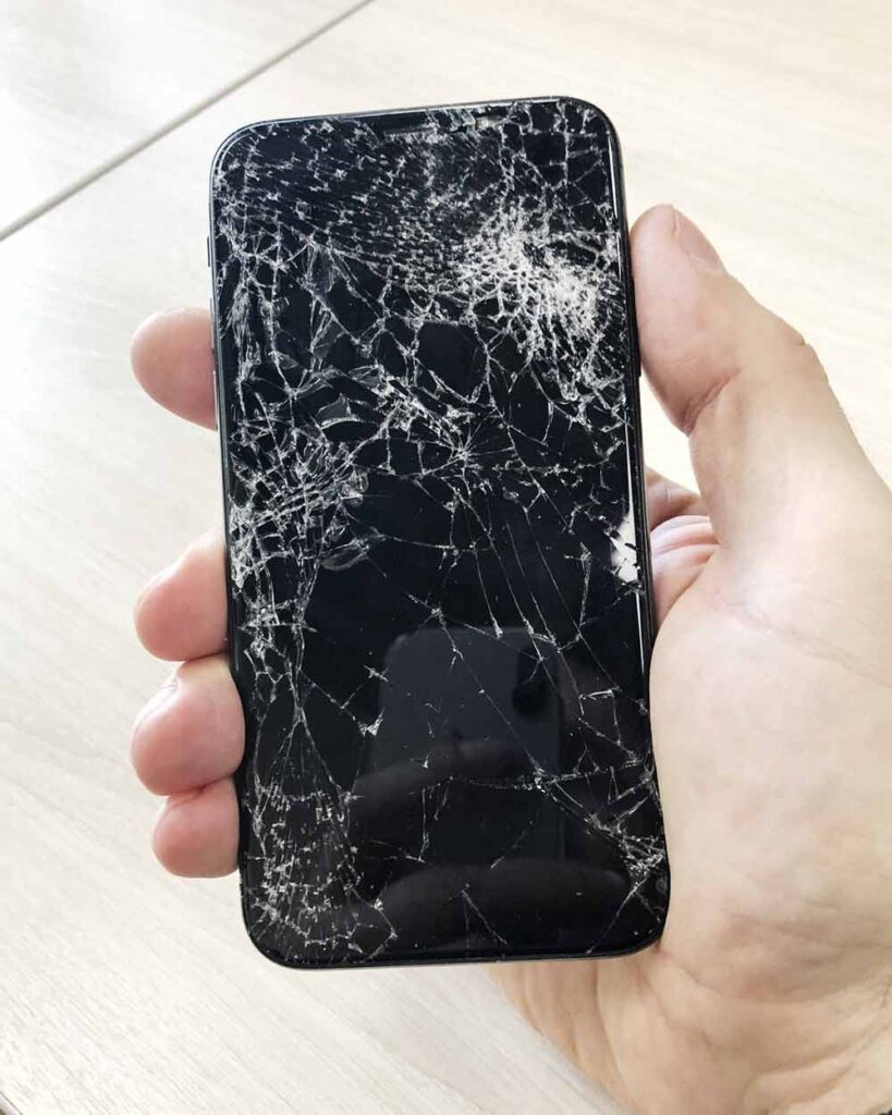 разбитый экрана айфон