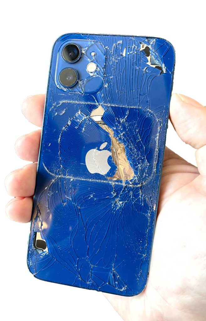 Разбитое стекло айфон 12
